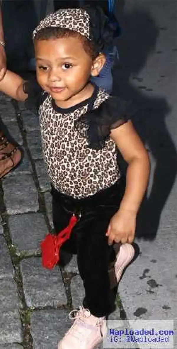 Rapper Lil Kim steps out with her adorable daughter (photos)